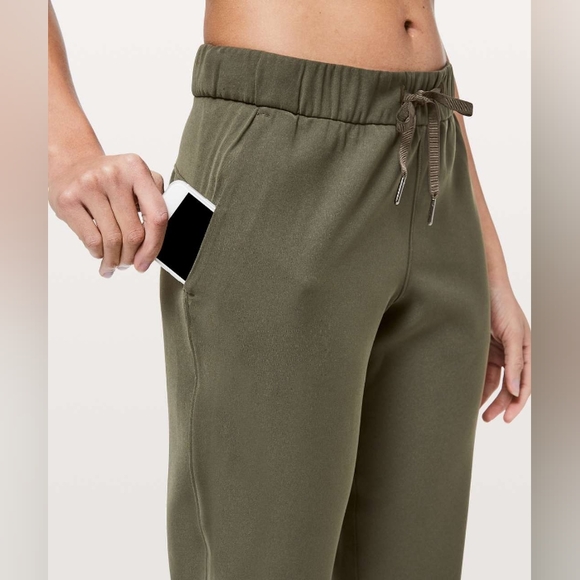 Lululemon On The Fly Pant Woven Olive 28" - Picture 3 of 4
